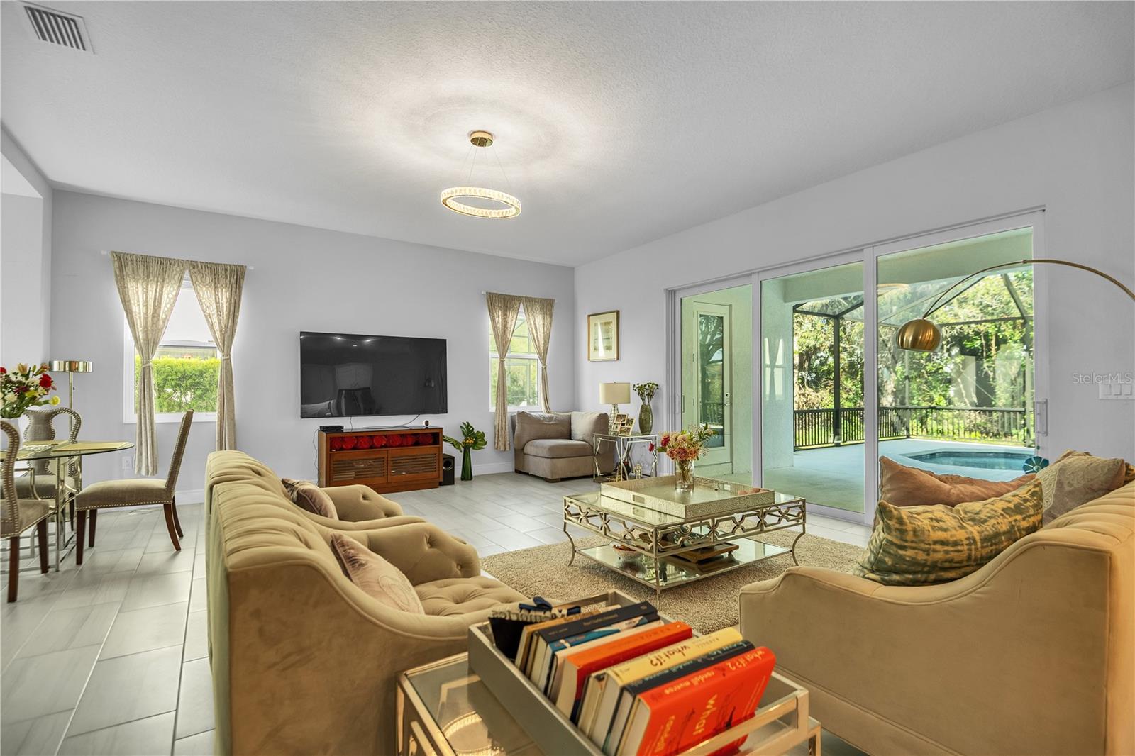 Image 14 of 53 For 5215 Title Row Drive