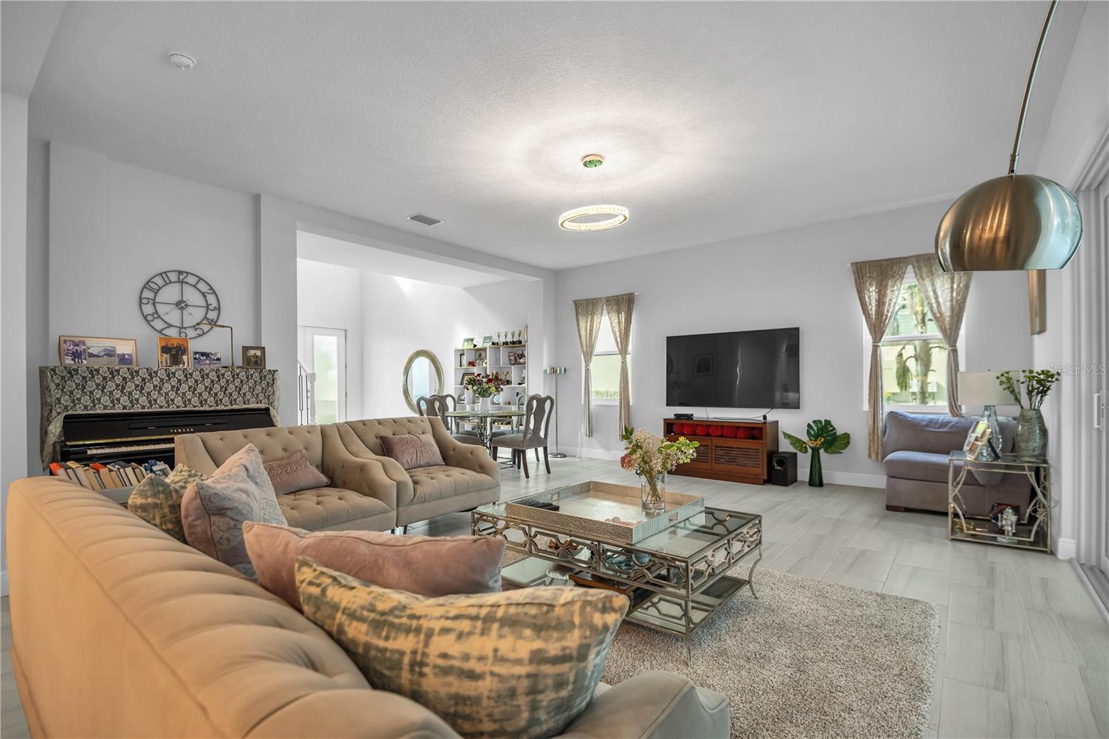 Image 15 of 53 For 5215 Title Row Drive