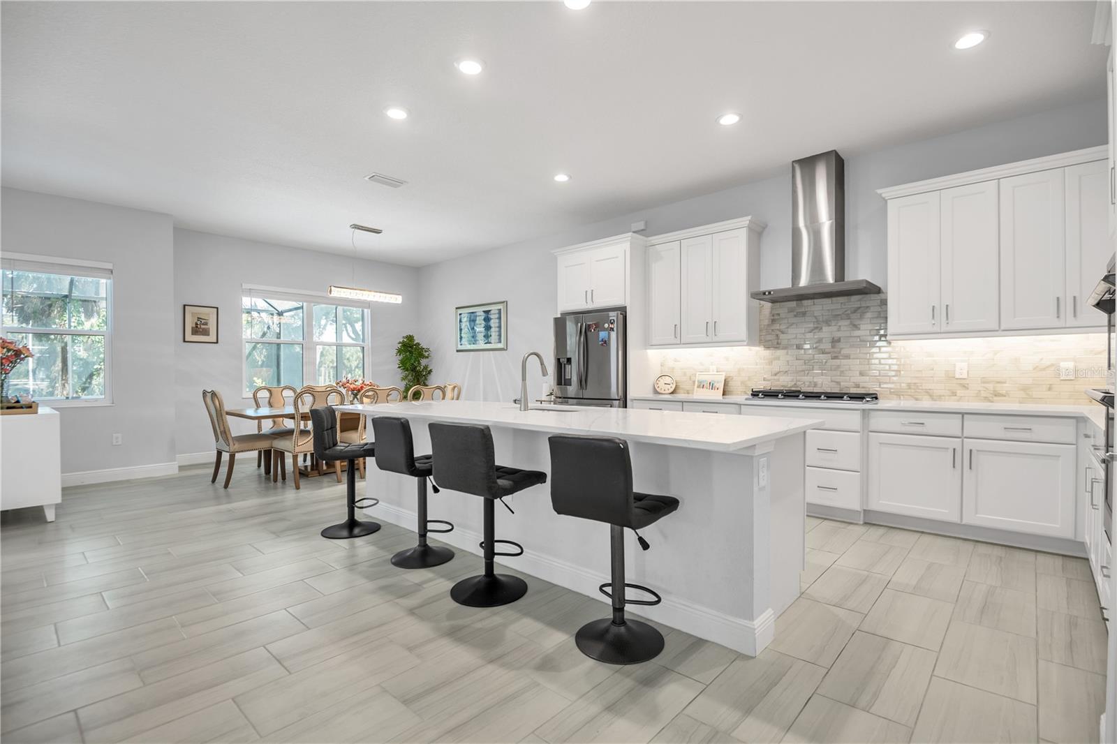 Image 16 of 53 For 5215 Title Row Drive