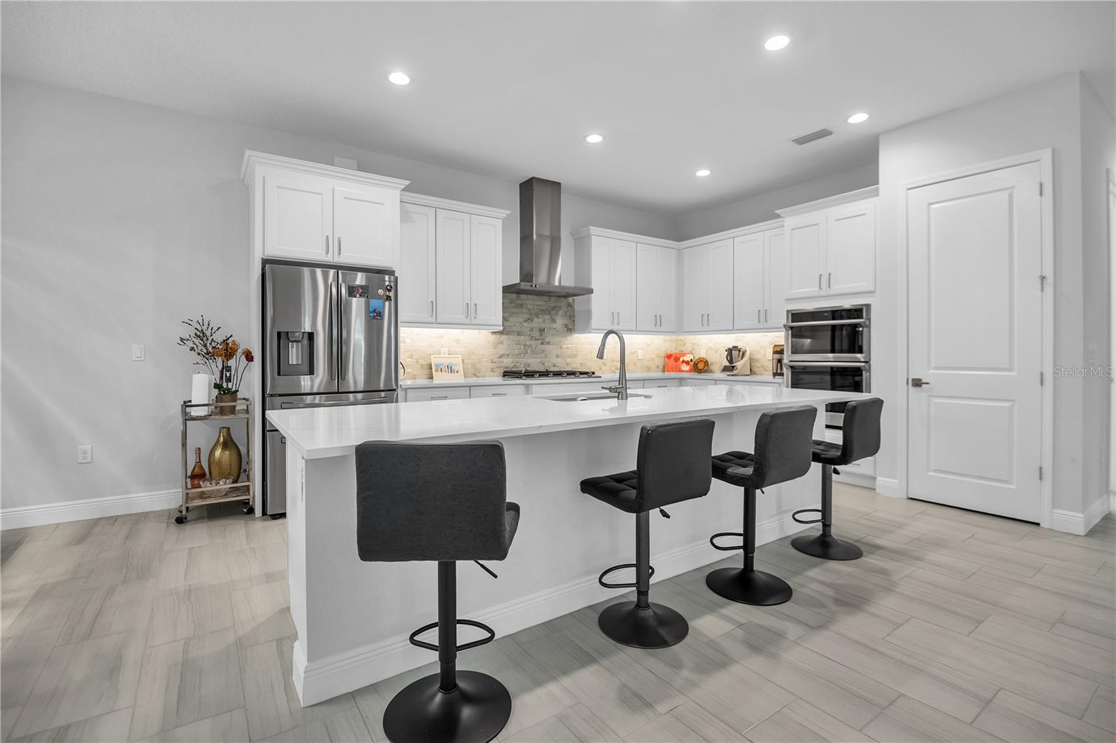 Image 17 of 53 For 5215 Title Row Drive