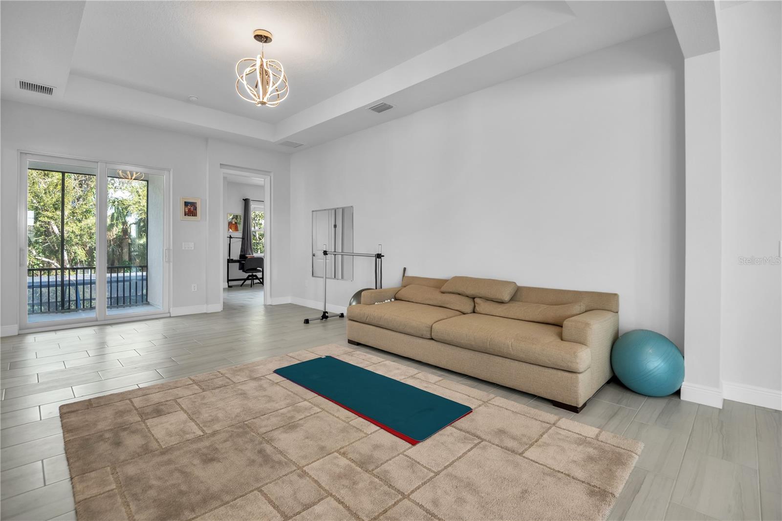 Image 28 of 53 For 5215 Title Row Drive