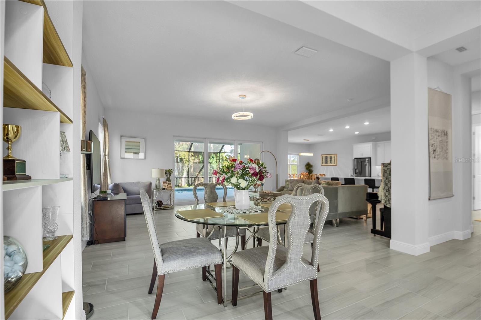 Image 9 of 53 For 5215 Title Row Drive