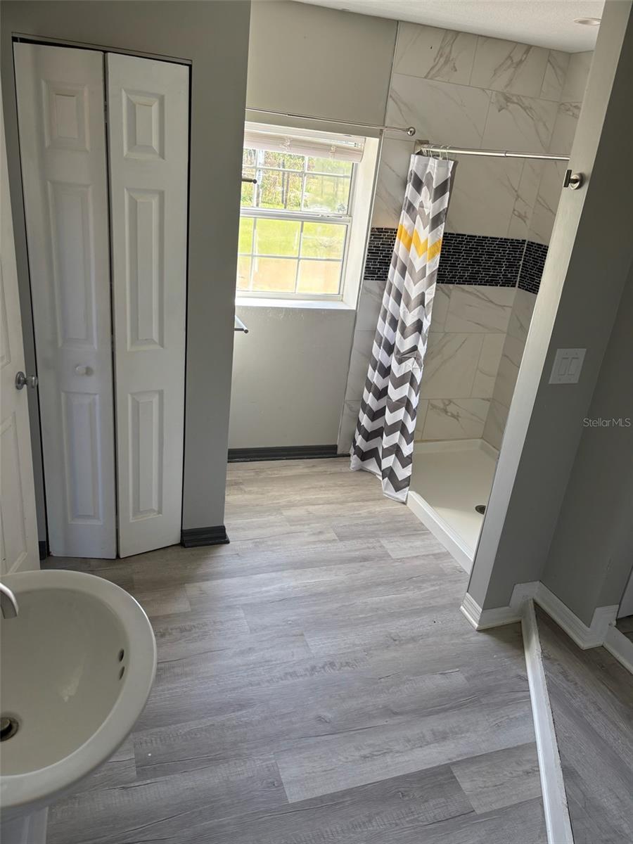 Image 11 of 11 For 206 Country World Drive E