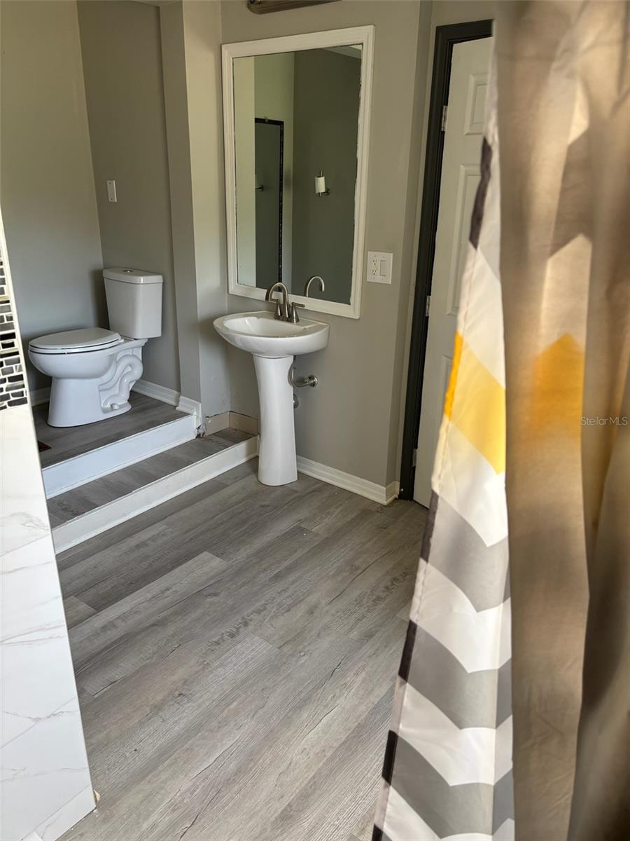 Image 5 of 11 For 206 Country World Drive E