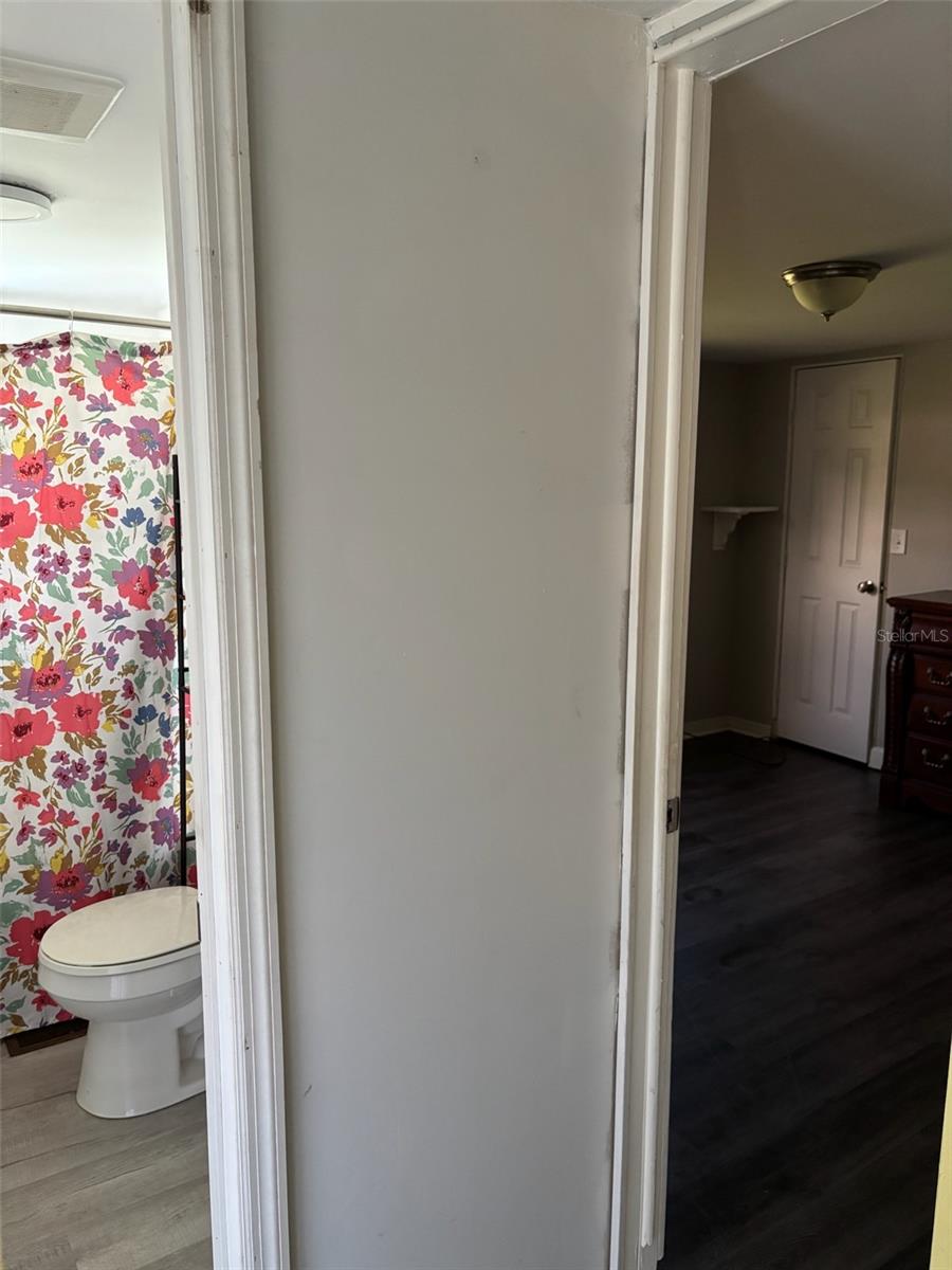 Image 7 of 11 For 206 Country World Drive E