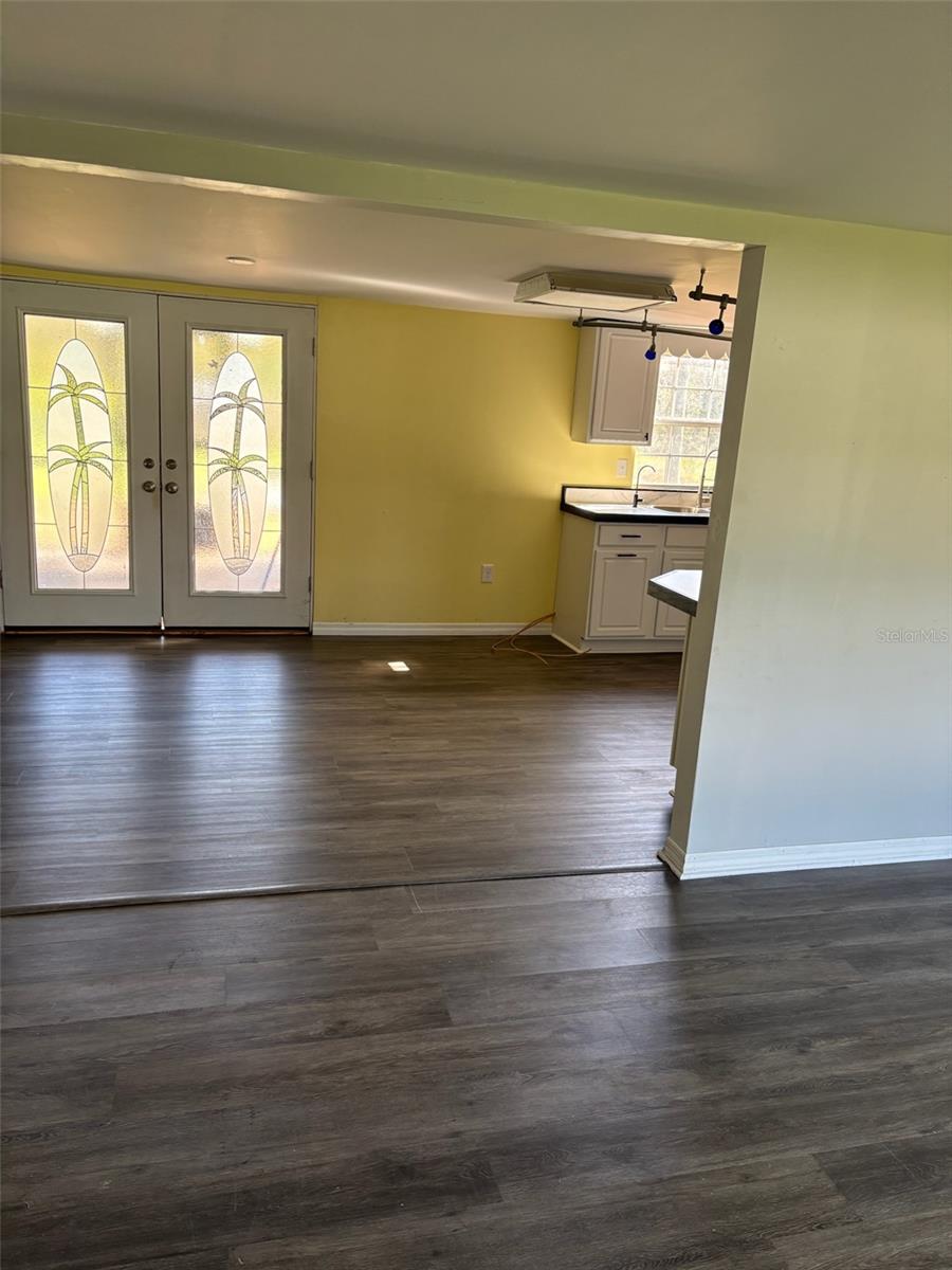 Image 8 of 11 For 206 Country World Drive E