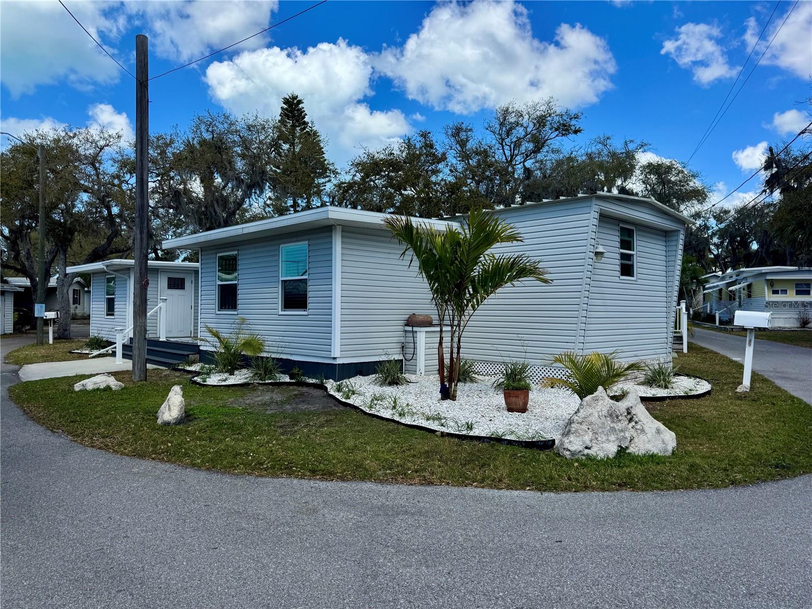 Image 4 of 39 For 15010 113th Avenue N 47