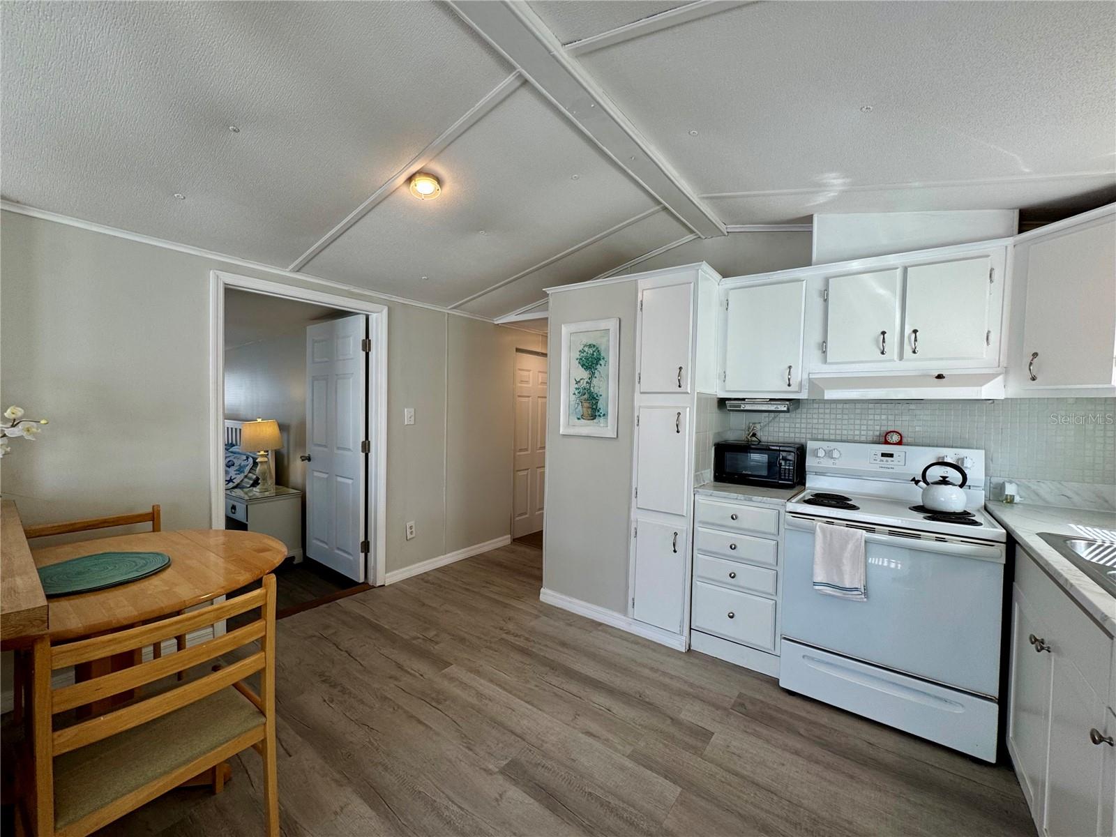 Listing photo id 12 for 15010 113th Avenue N 48