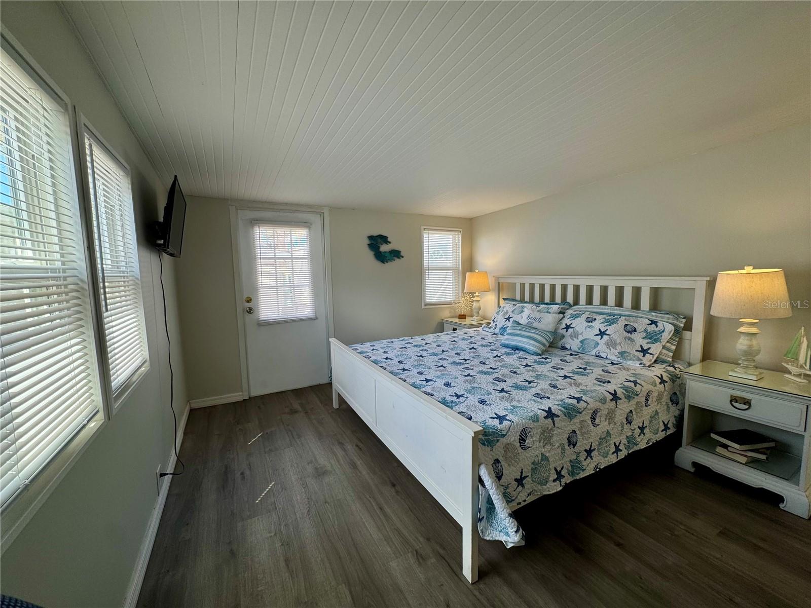 Listing photo id 14 for 15010 113th Avenue N 48