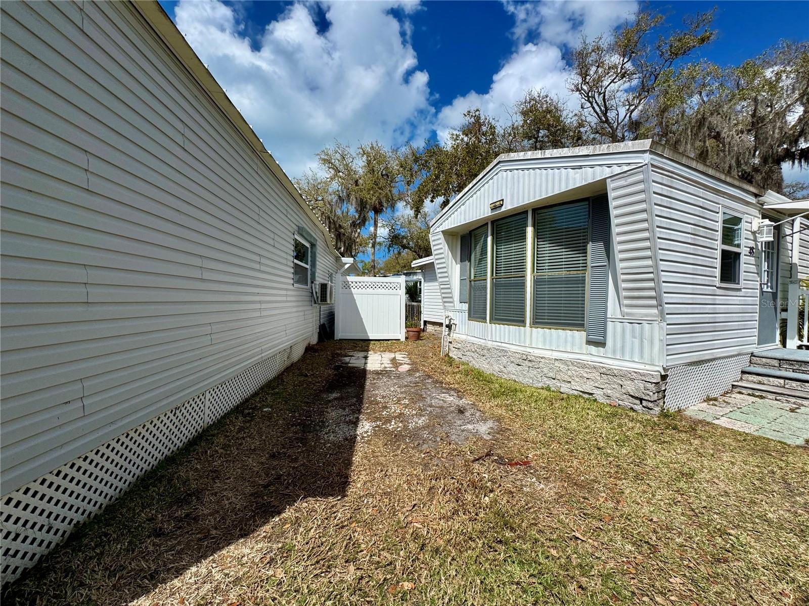 Listing photo id 2 for 15010 113th Avenue N 48