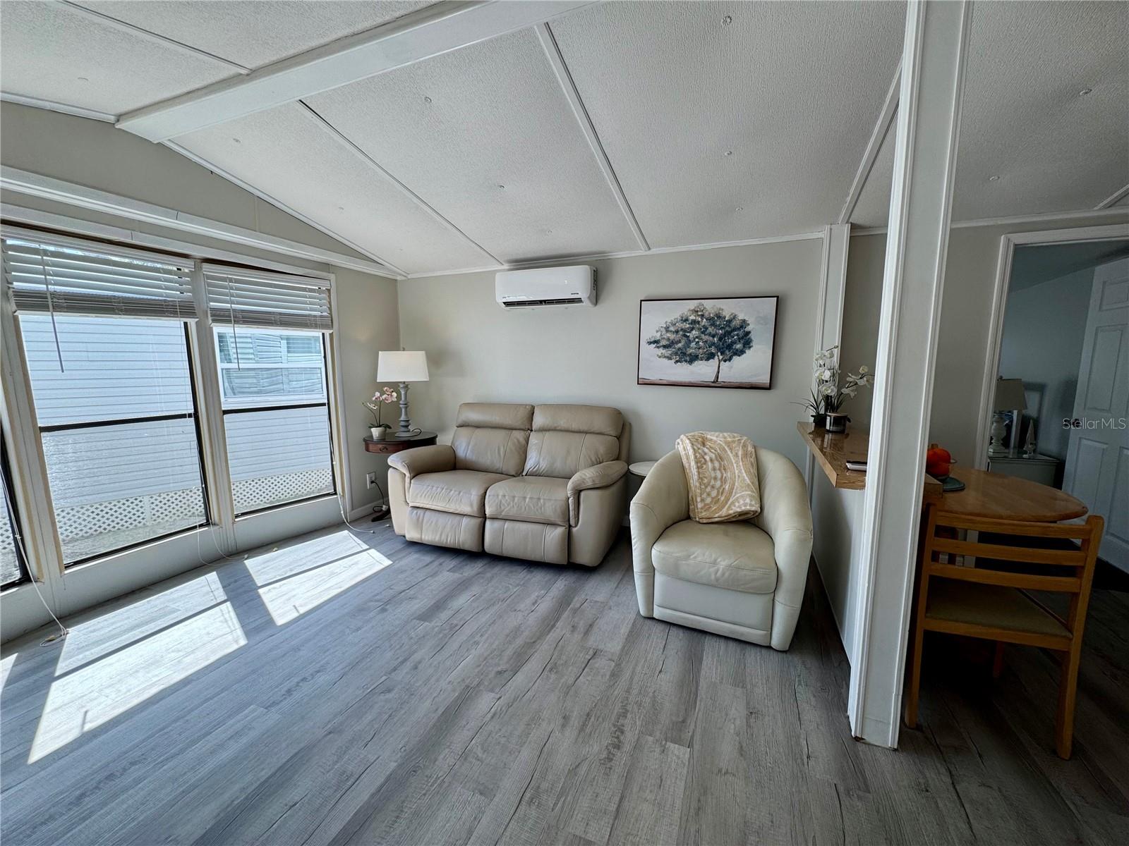 Listing photo id 5 for 15010 113th Avenue N 48