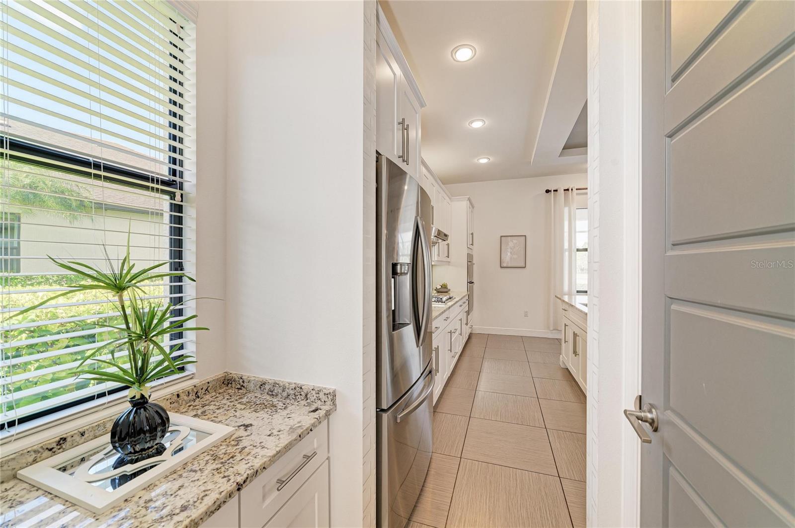 Image 15 of 94 For 826 Honeyflower Loop