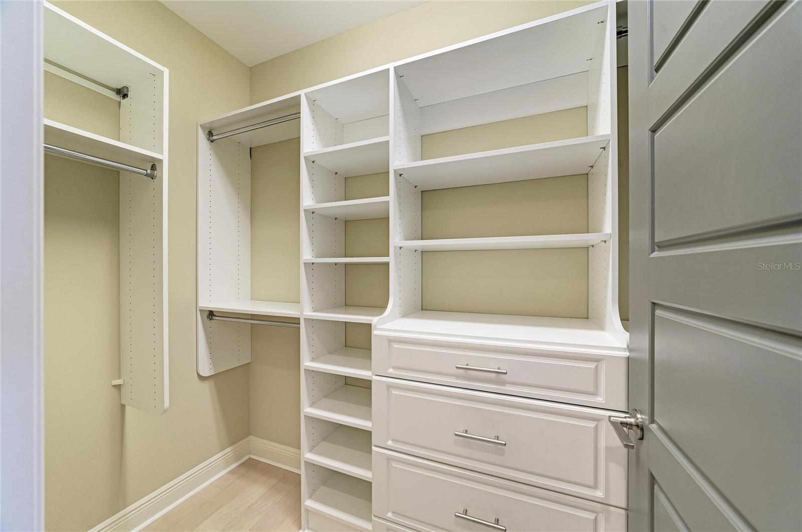 Image 30 of 94 For 826 Honeyflower Loop