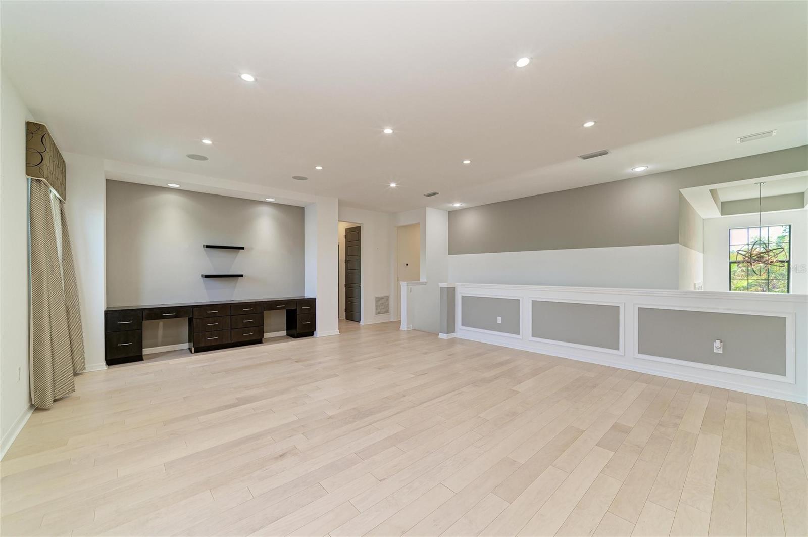 Image 39 of 94 For 826 Honeyflower Loop