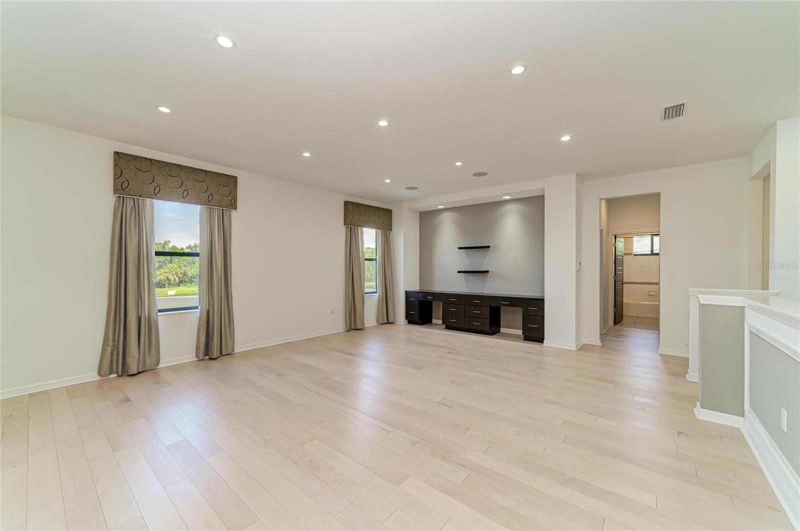 Image 40 of 94 For 826 Honeyflower Loop