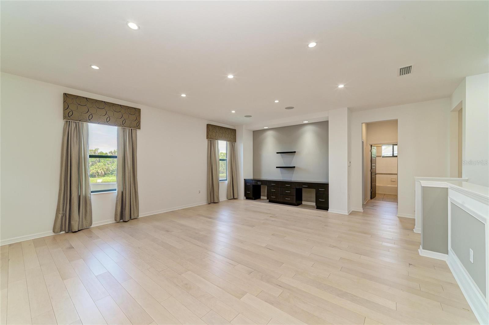 Image 41 of 94 For 826 Honeyflower Loop