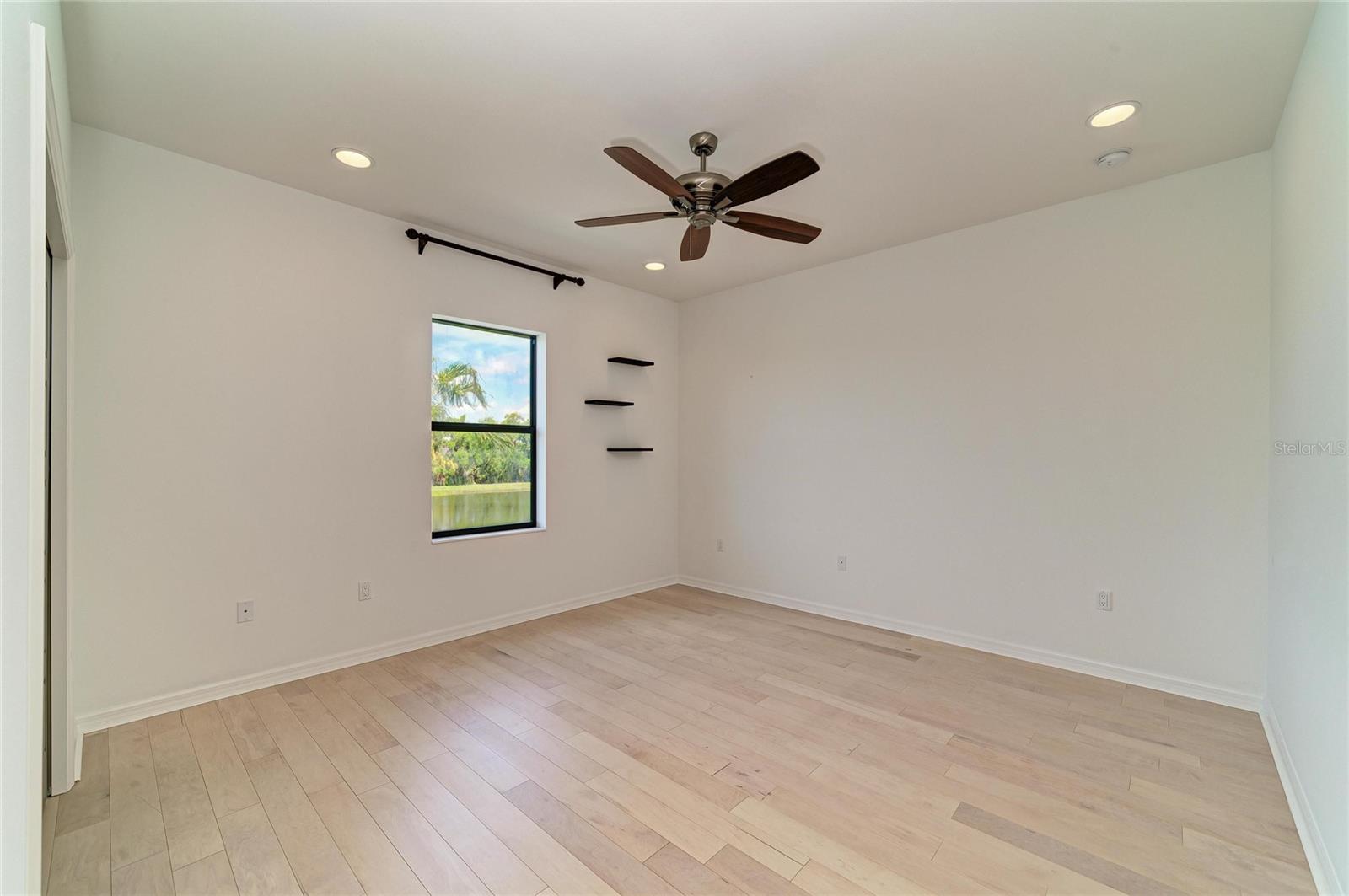 Image 42 of 94 For 826 Honeyflower Loop