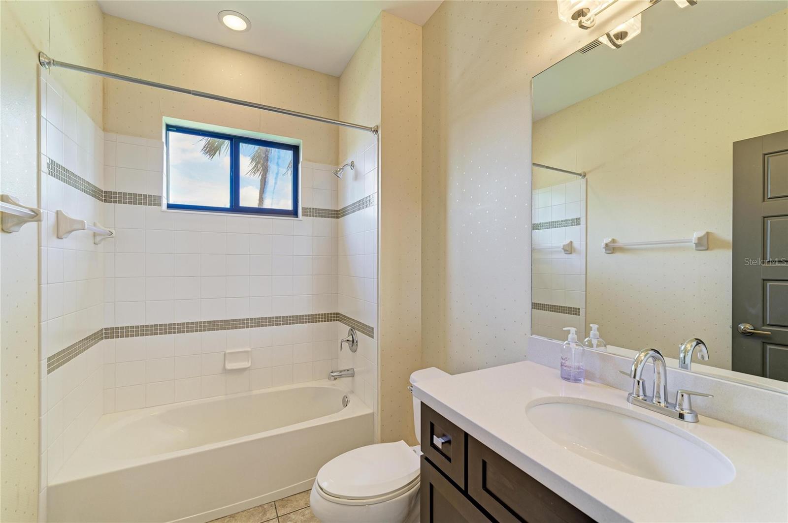 Image 44 of 94 For 826 Honeyflower Loop