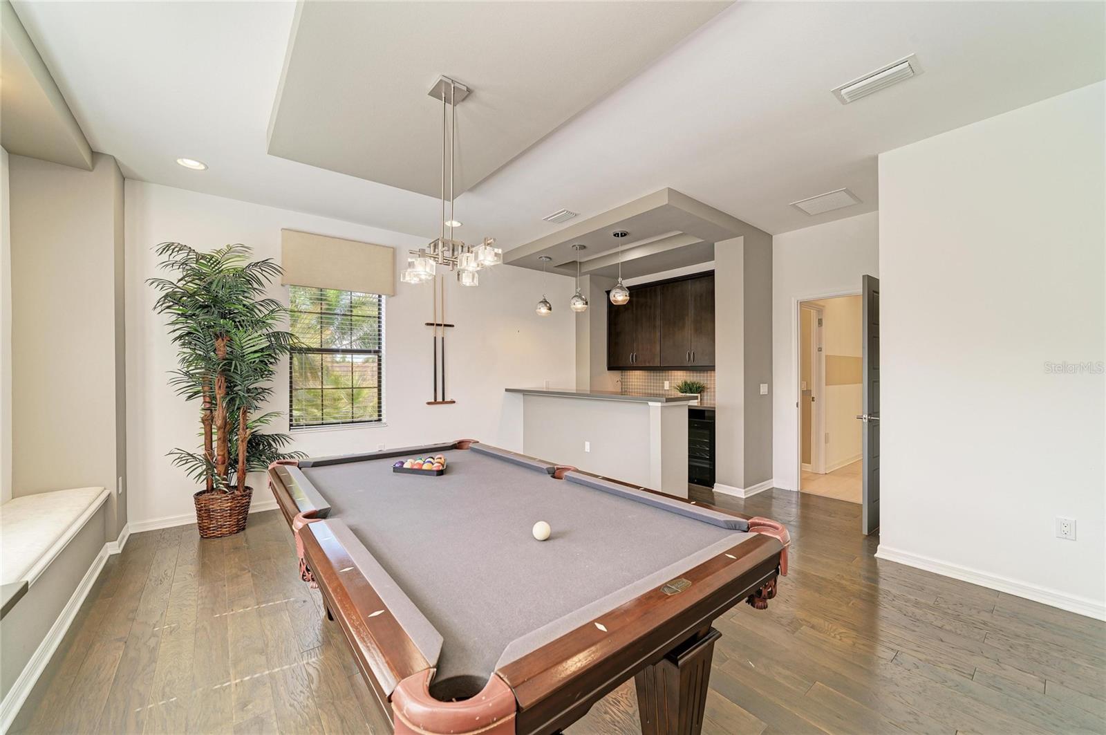 Image 51 of 94 For 826 Honeyflower Loop