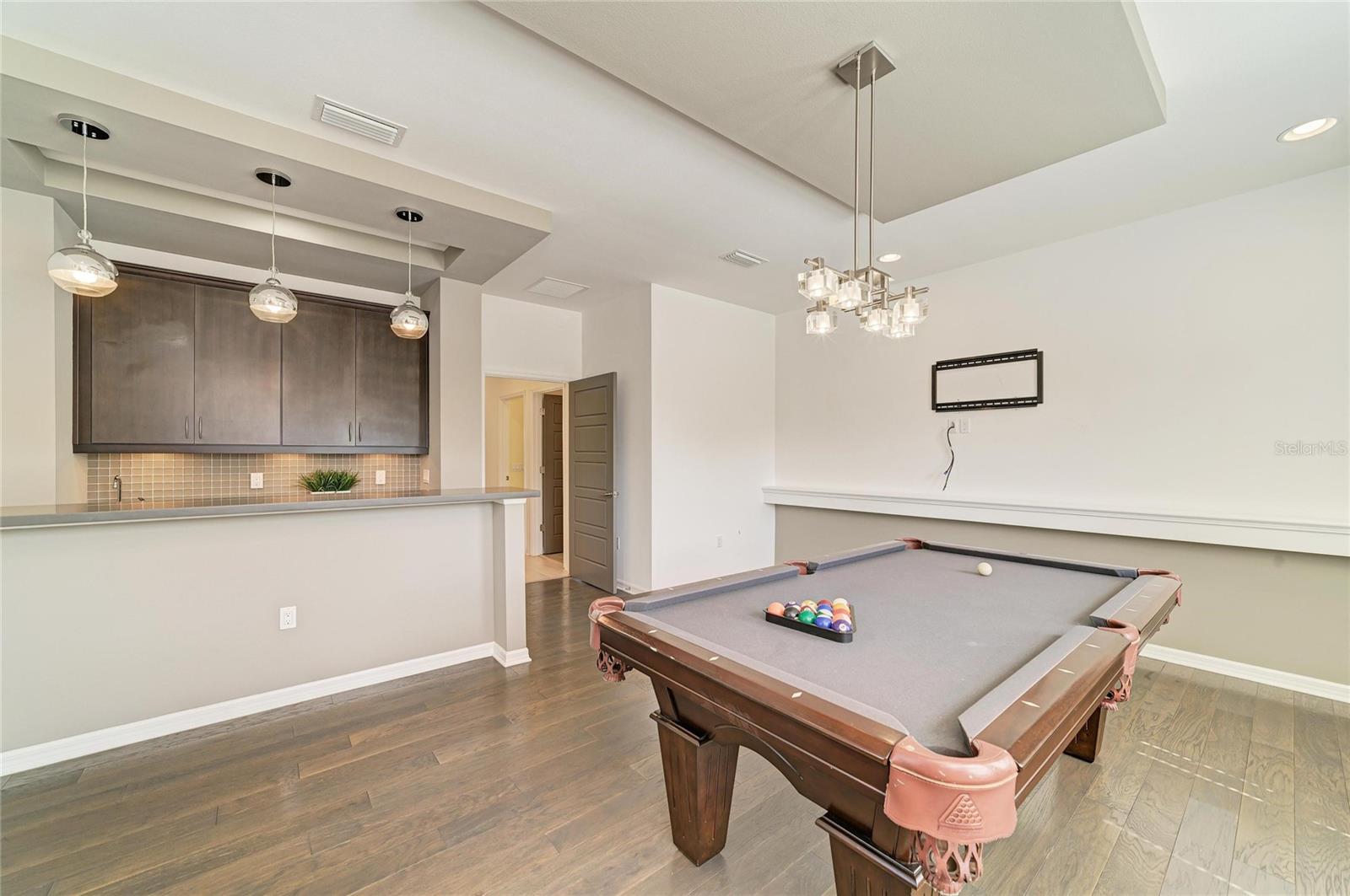 Image 52 of 94 For 826 Honeyflower Loop