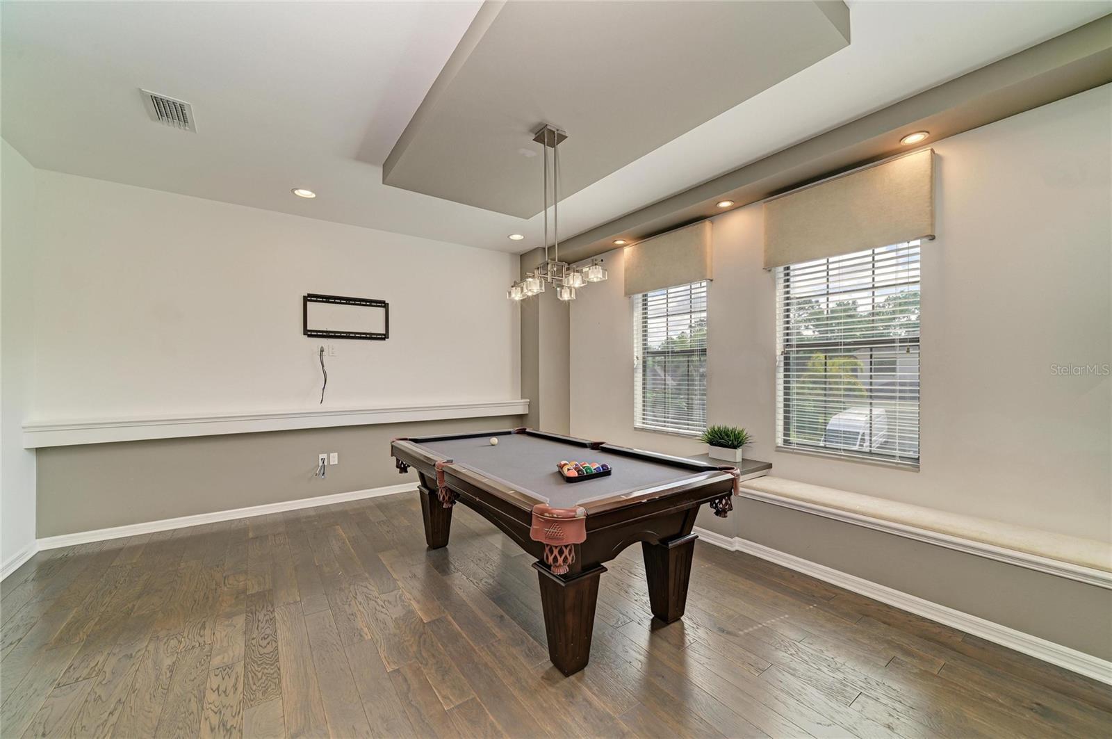 Image 53 of 94 For 826 Honeyflower Loop