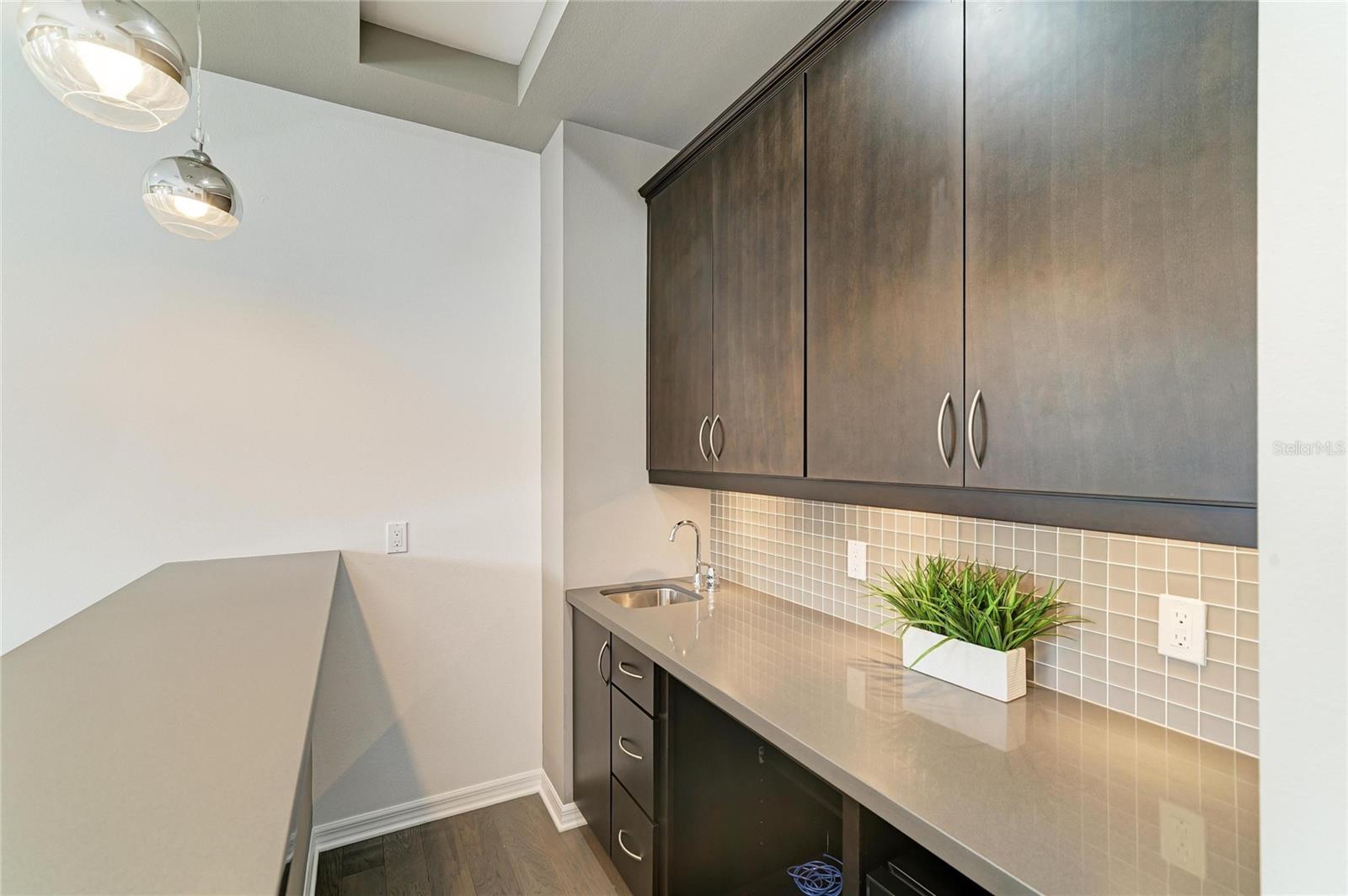 Image 55 of 94 For 826 Honeyflower Loop