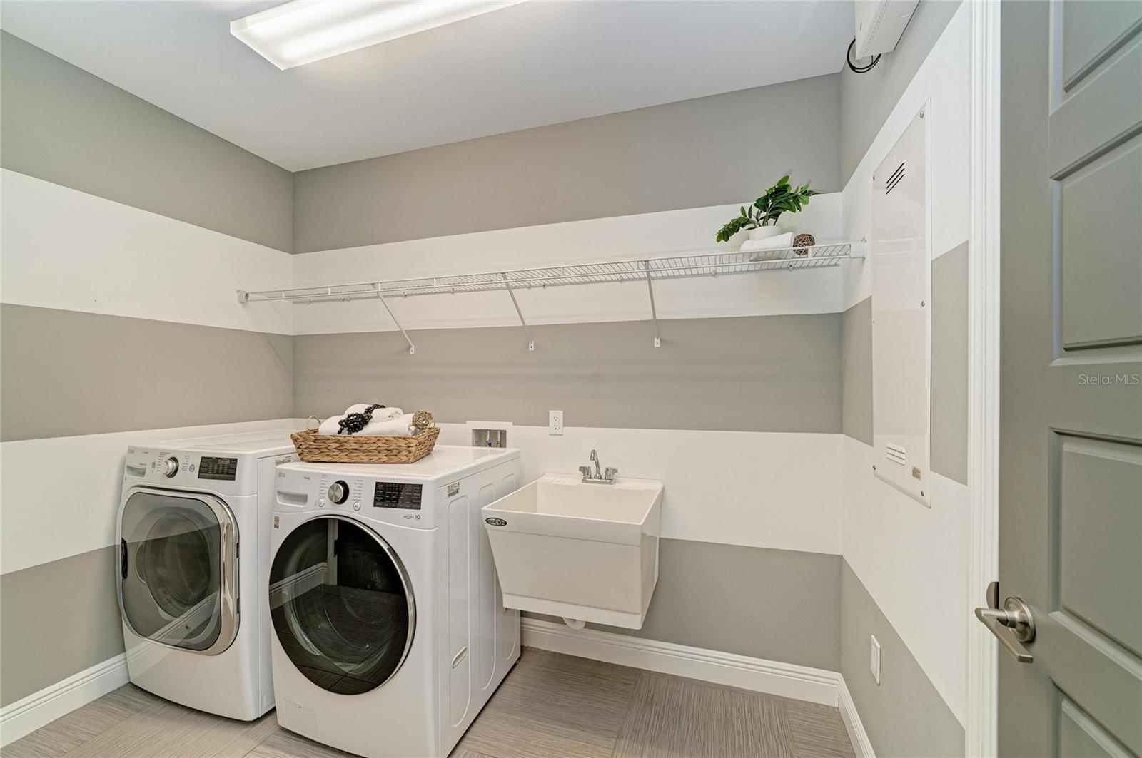 Image 58 of 94 For 826 Honeyflower Loop