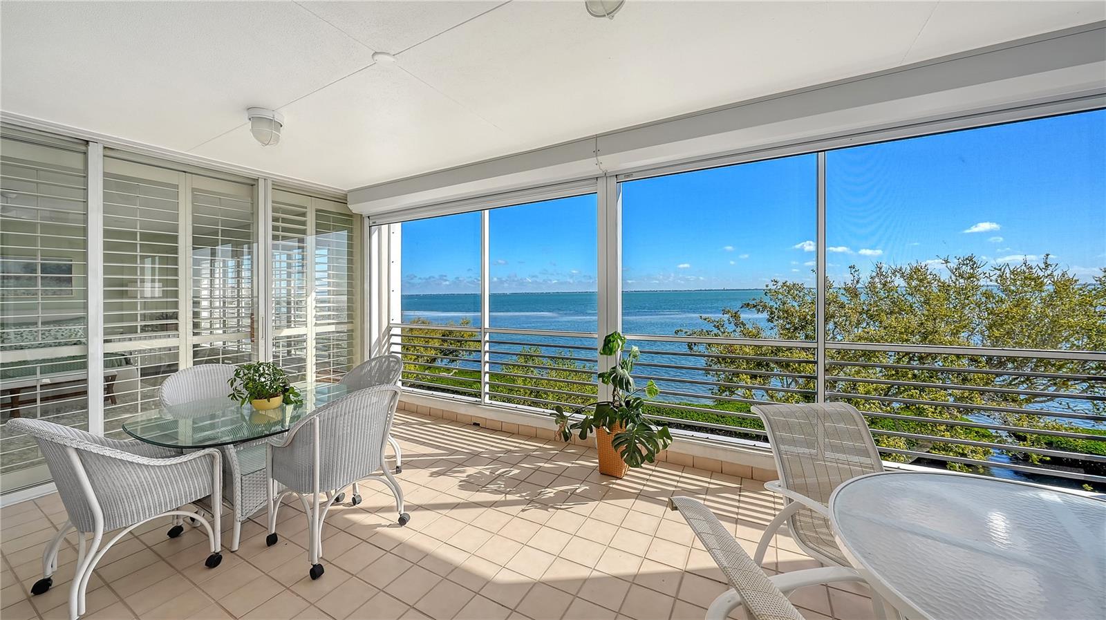 Image 27 of 55 For 2410 Harbourside Drive 142