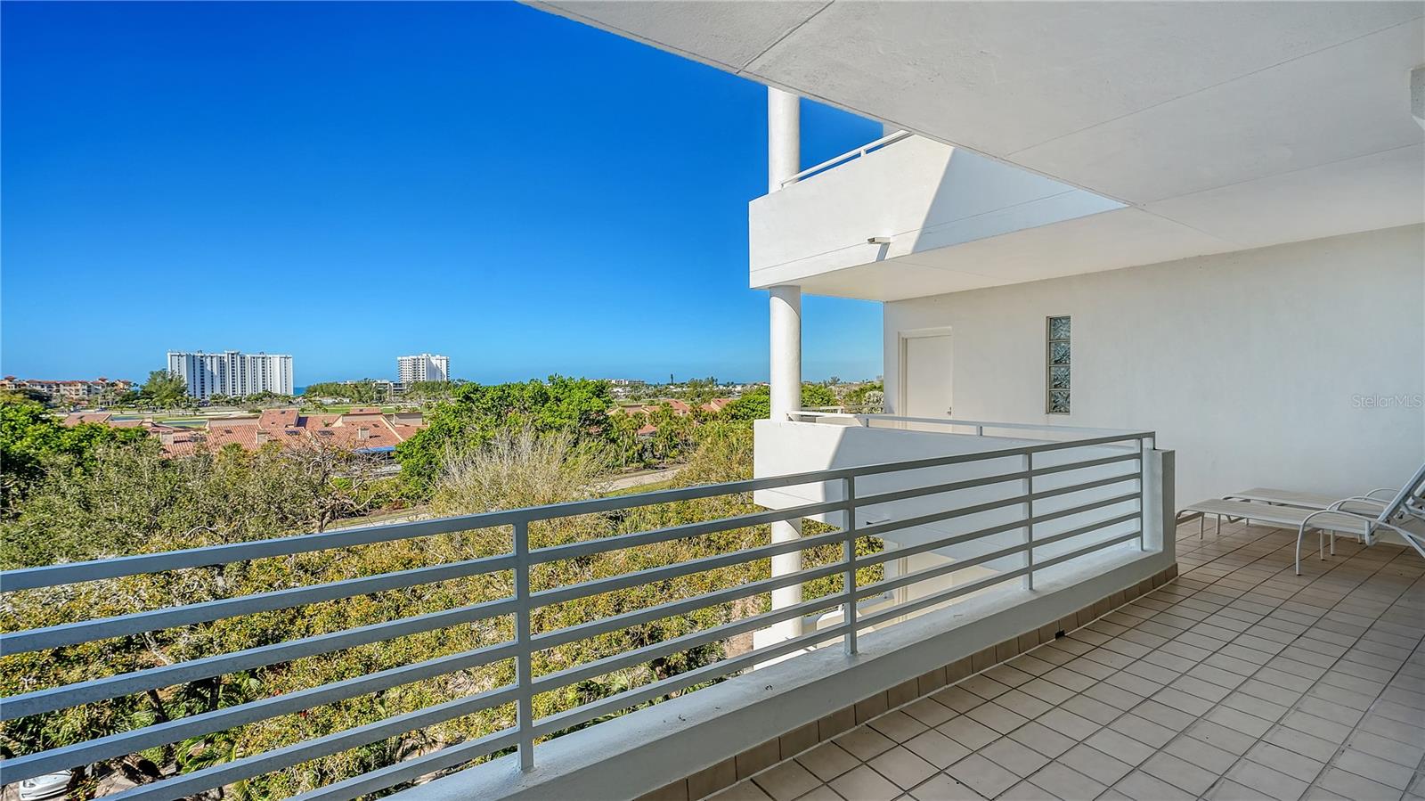 Image 35 of 55 For 2410 Harbourside Drive 142