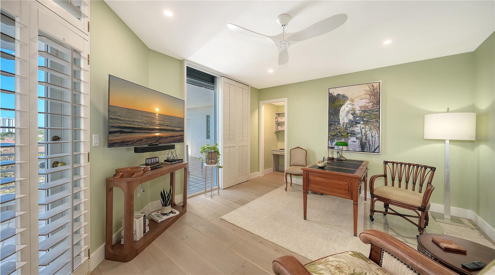 Image 36 of 55 For 2410 Harbourside Drive 142