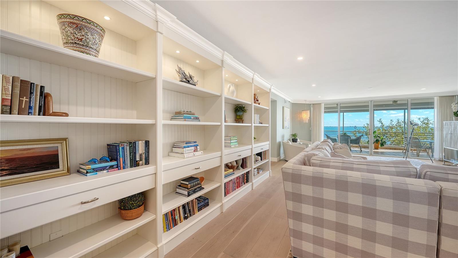 Image 8 of 55 For 2410 Harbourside Drive 142