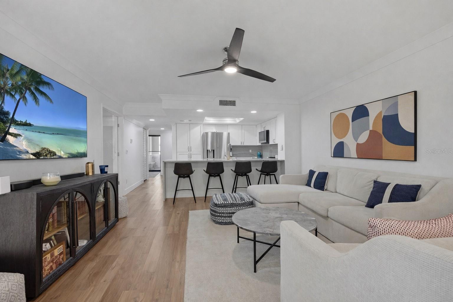 Image 7 of 33 For 825 Osprey Avenue 101