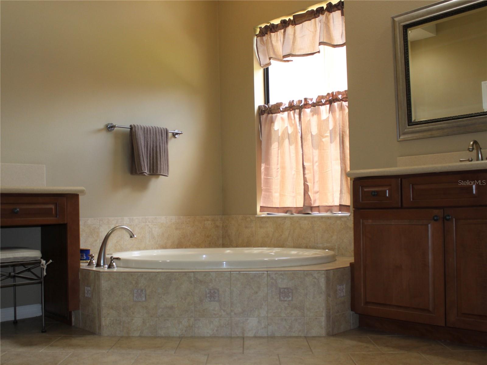 Image 10 of 84 For 406 Petrel Trail