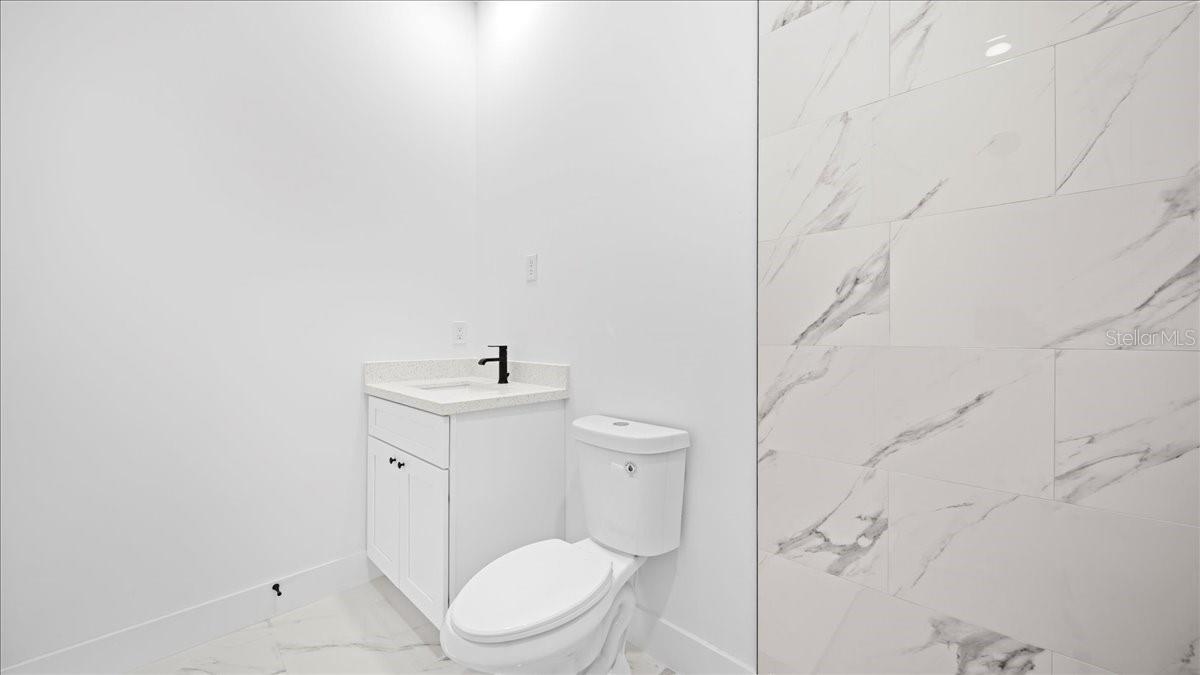 Image 19 of 49 For 913-915 15th Lane