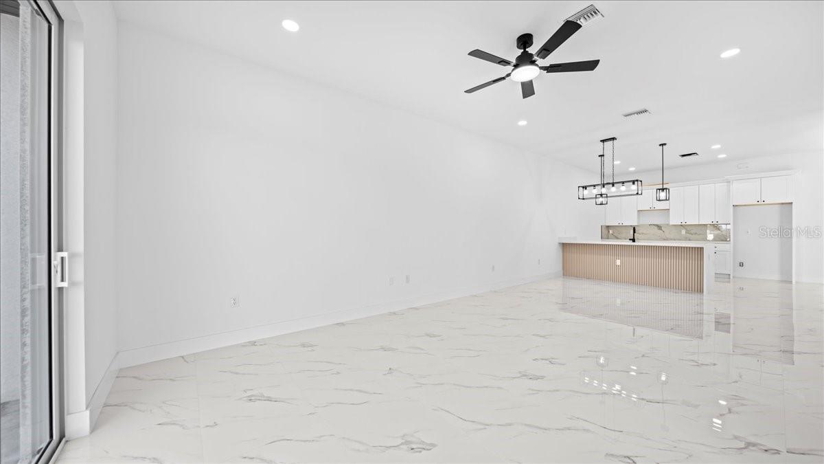 Image 21 of 49 For 913-915 15th Lane