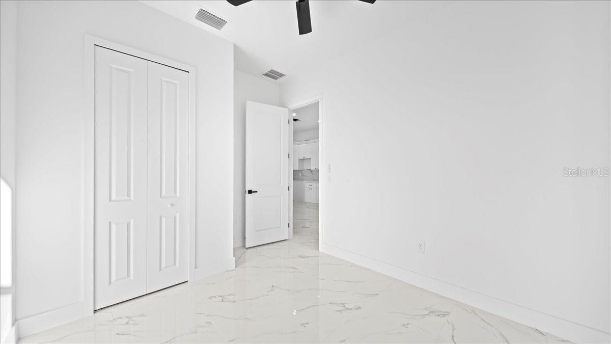 Image 23 of 49 For 913-915 15th Lane