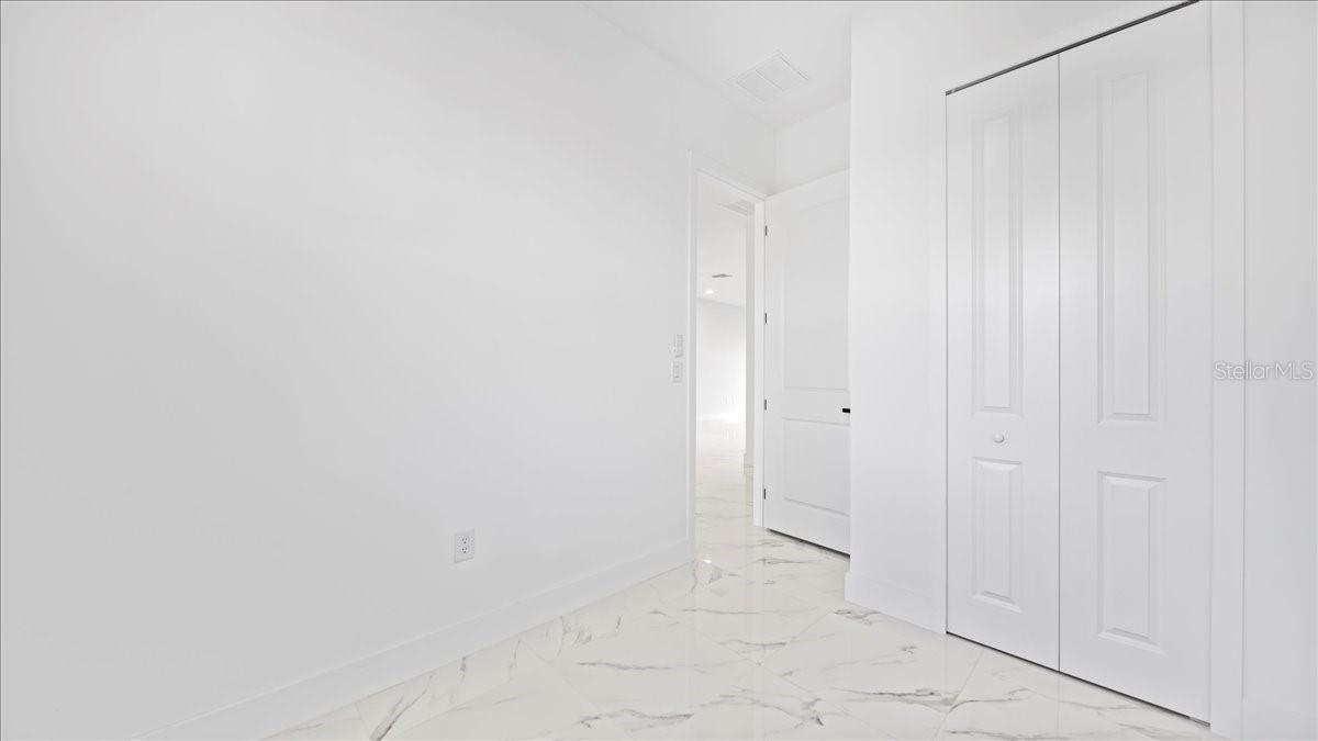 Image 8 of 49 For 913-915 15th Lane