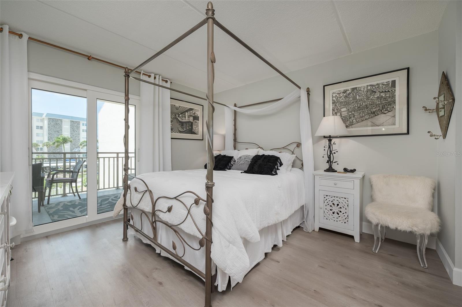 Image 14 of 36 For 845 Benjamin Franklin Drive 302