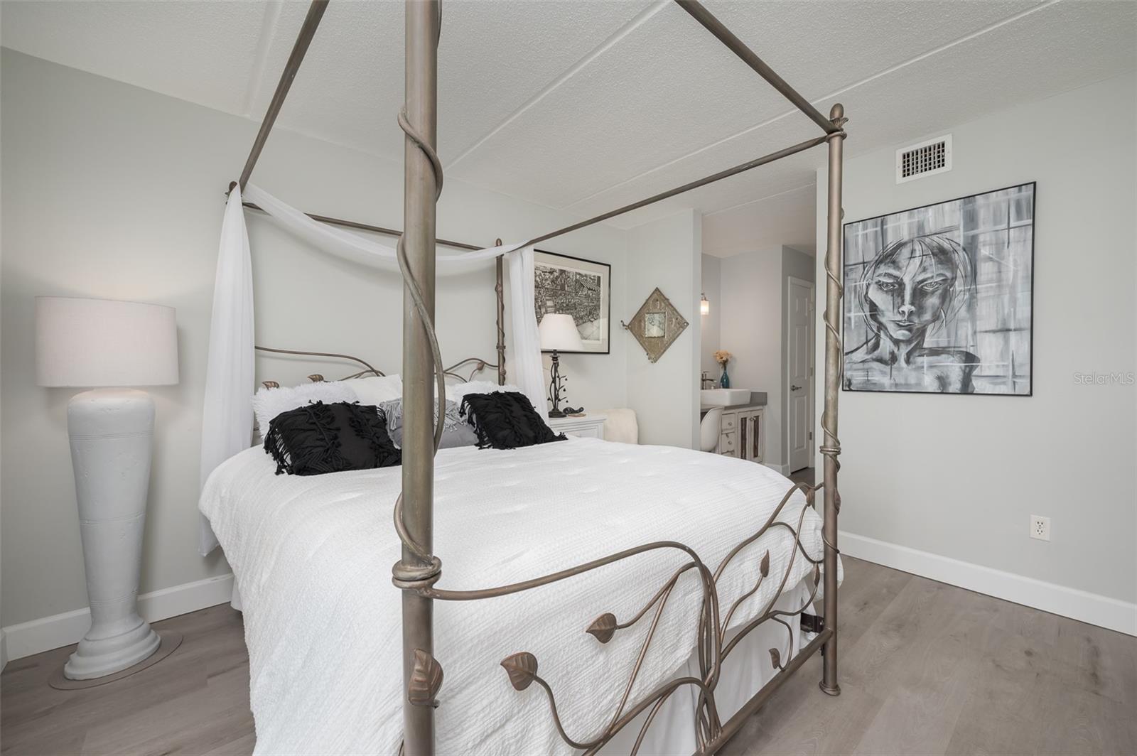 Image 16 of 36 For 845 Benjamin Franklin Drive 302