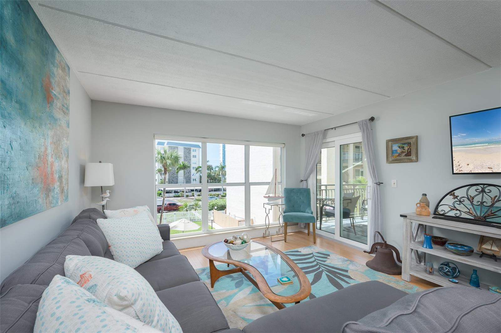 Image 6 of 36 For 845 Benjamin Franklin Drive 302