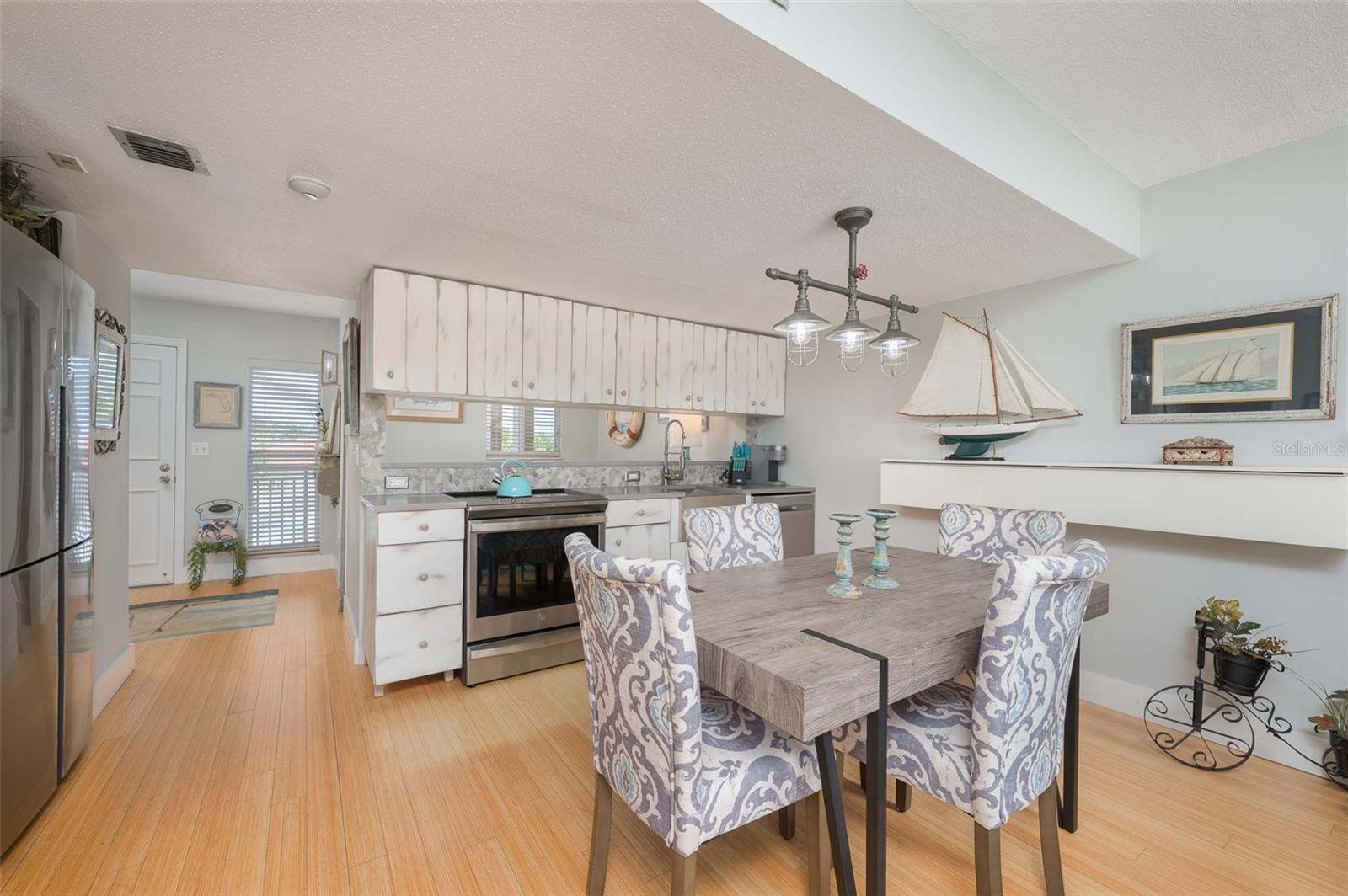 Image 9 of 36 For 845 Benjamin Franklin Drive 302