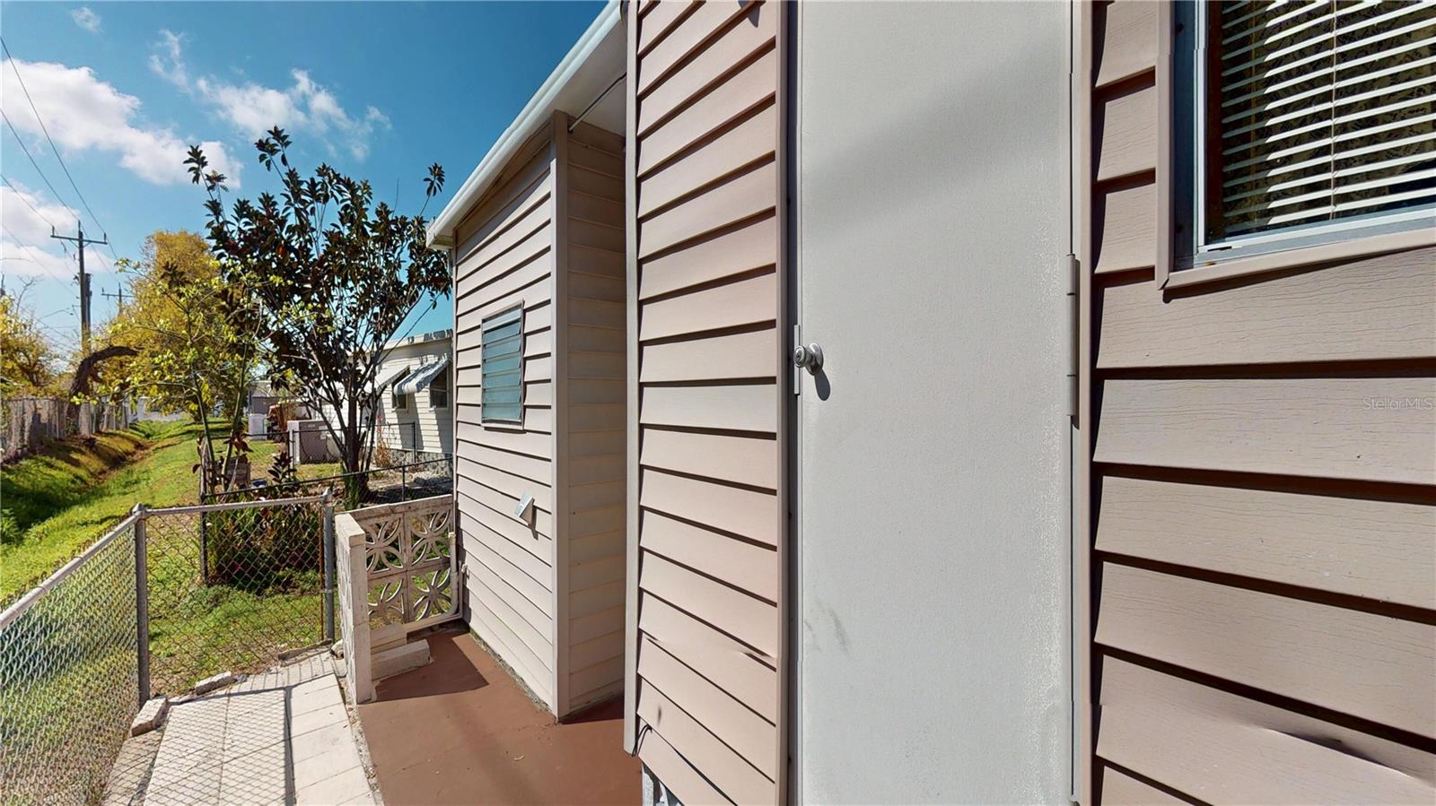 Image 16 of 17 For 301 Brazil Court 95