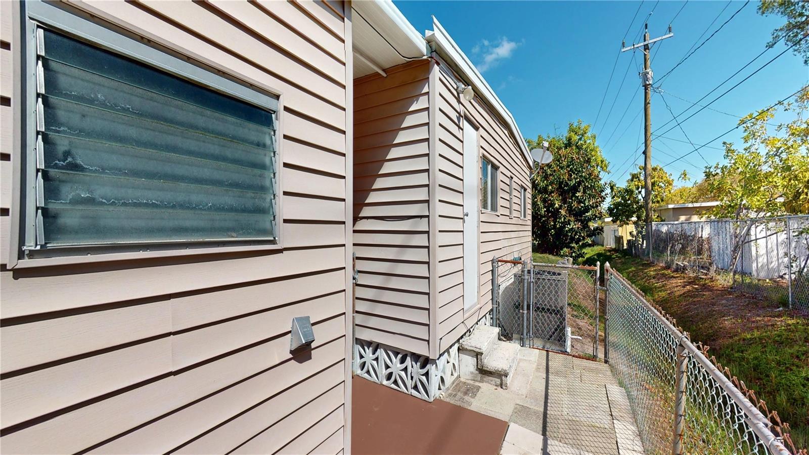 Image 17 of 17 For 301 Brazil Court 95