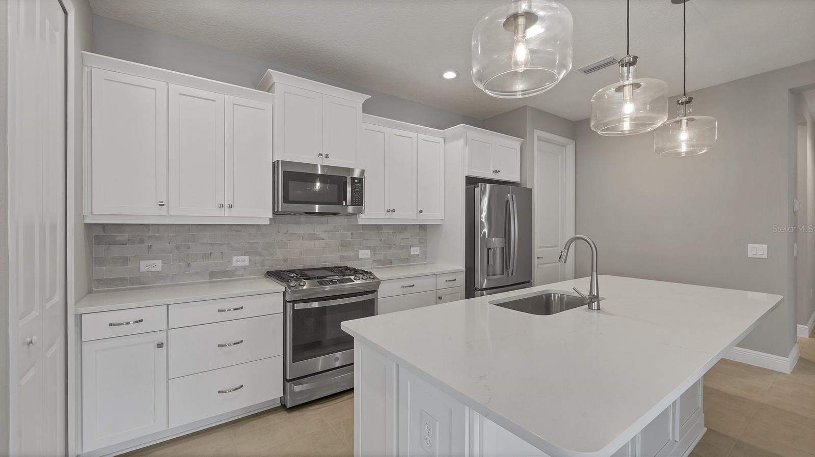 Image 11 of 34 For 690 Allora Avenue