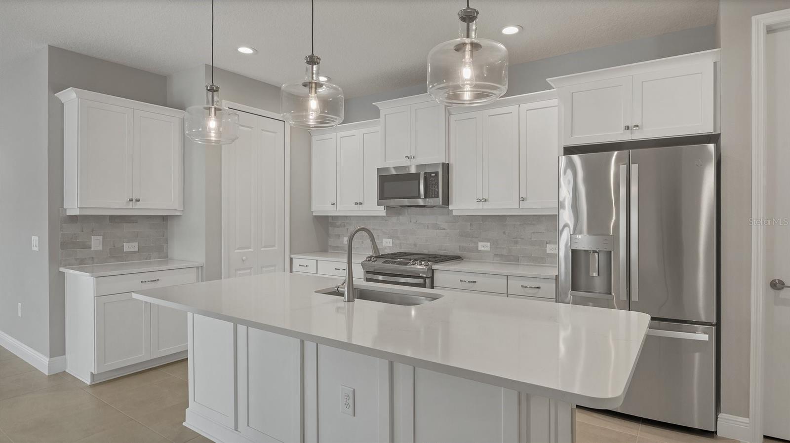 Image 12 of 34 For 690 Allora Avenue