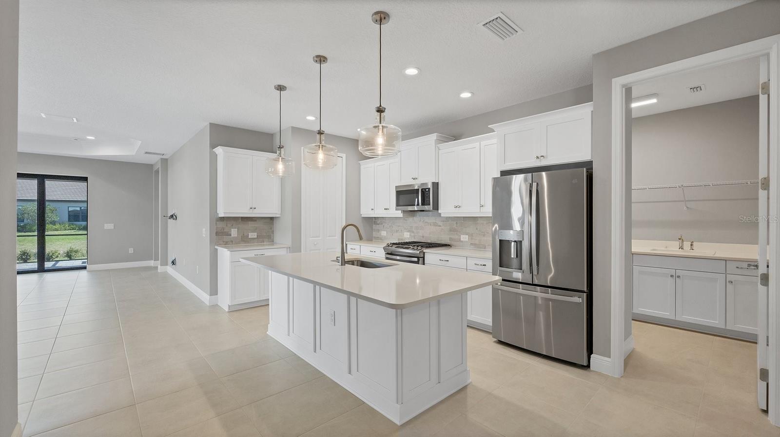 Image 13 of 34 For 690 Allora Avenue