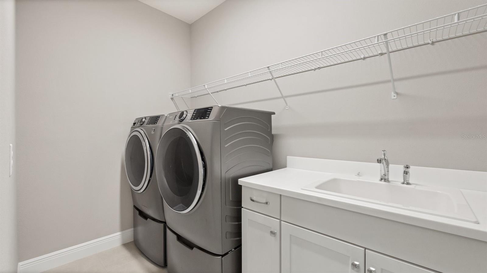 Image 20 of 34 For 690 Allora Avenue