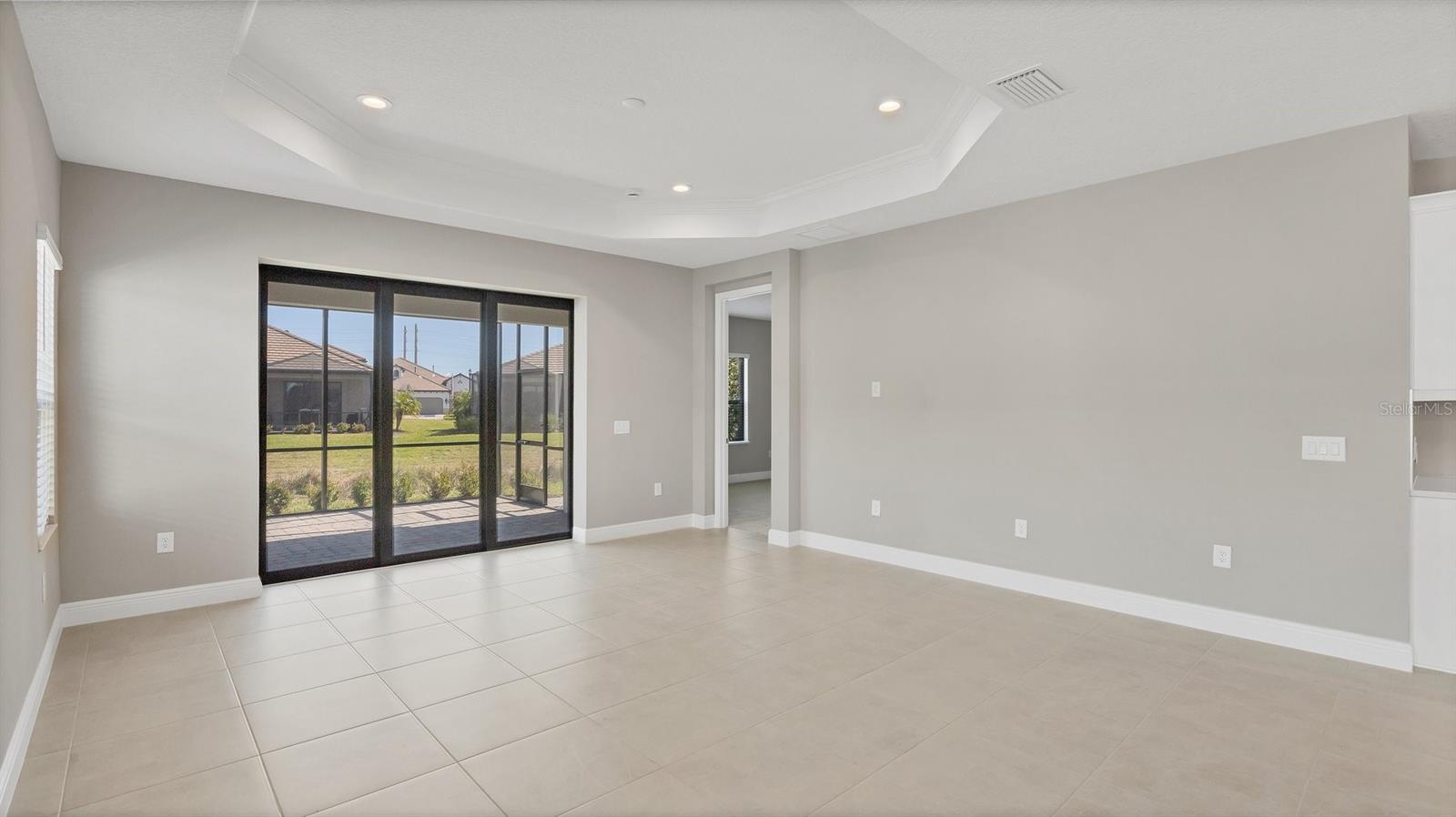 Image 7 of 34 For 690 Allora Avenue