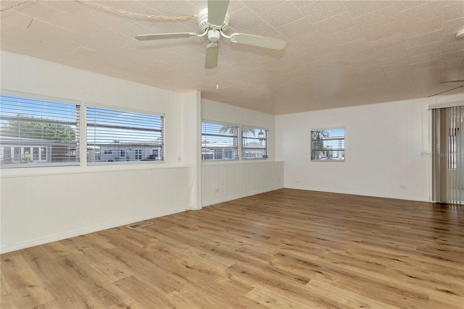 Image 16 of 42 For 4809 4th Street W