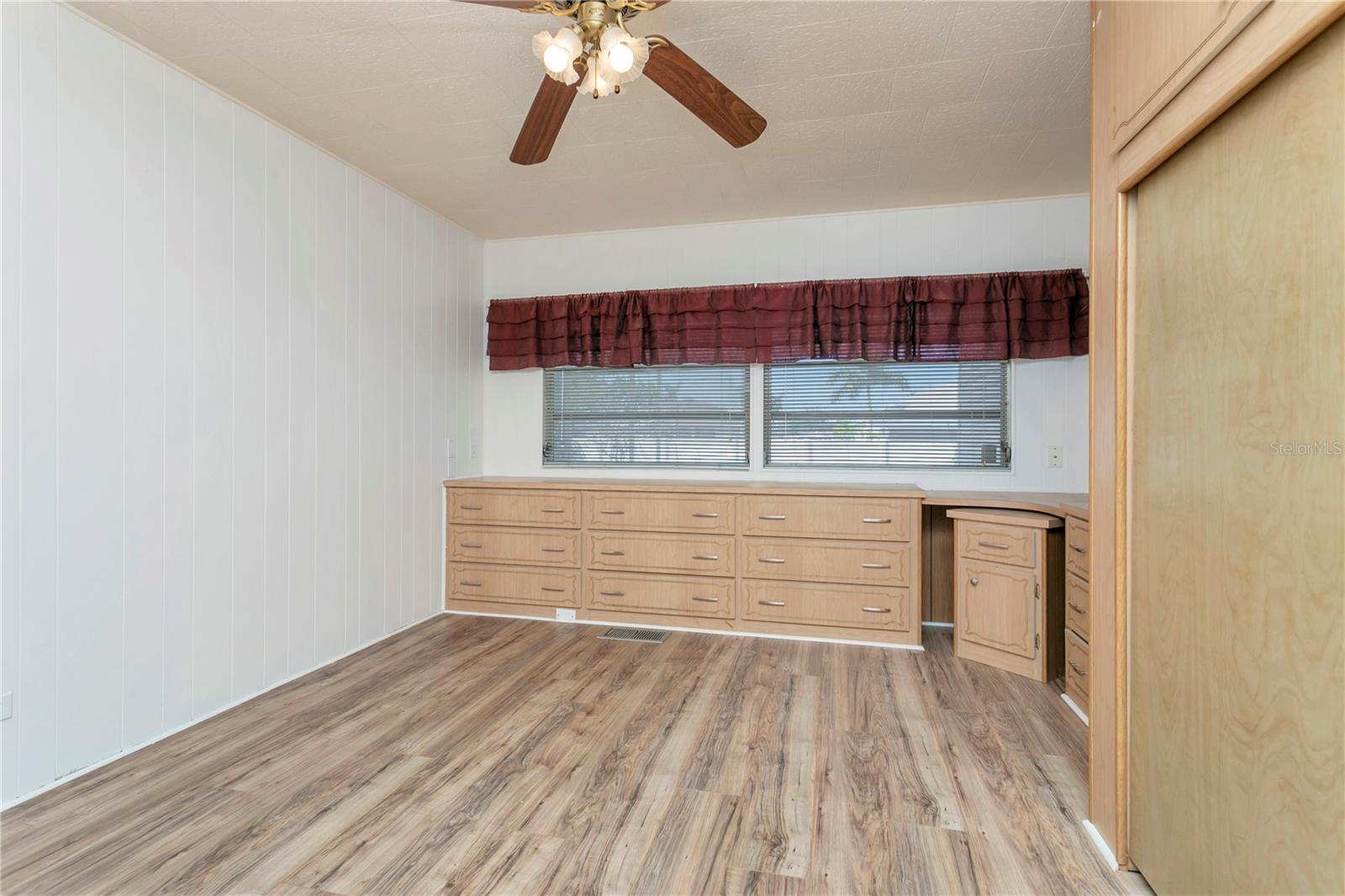 Image 26 of 42 For 4809 4th Street W